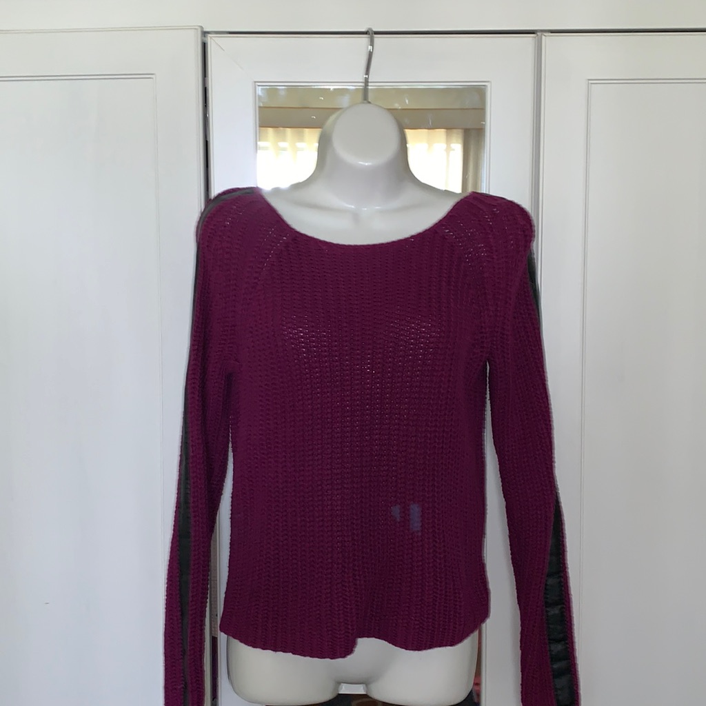 Bisou Bisou Sweater Bisou Bisou Sweater